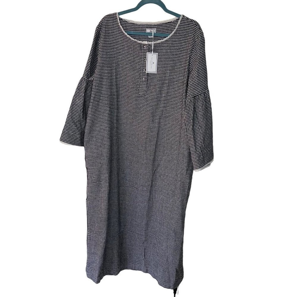 Elegant Black and White Houndstooth Nightgown